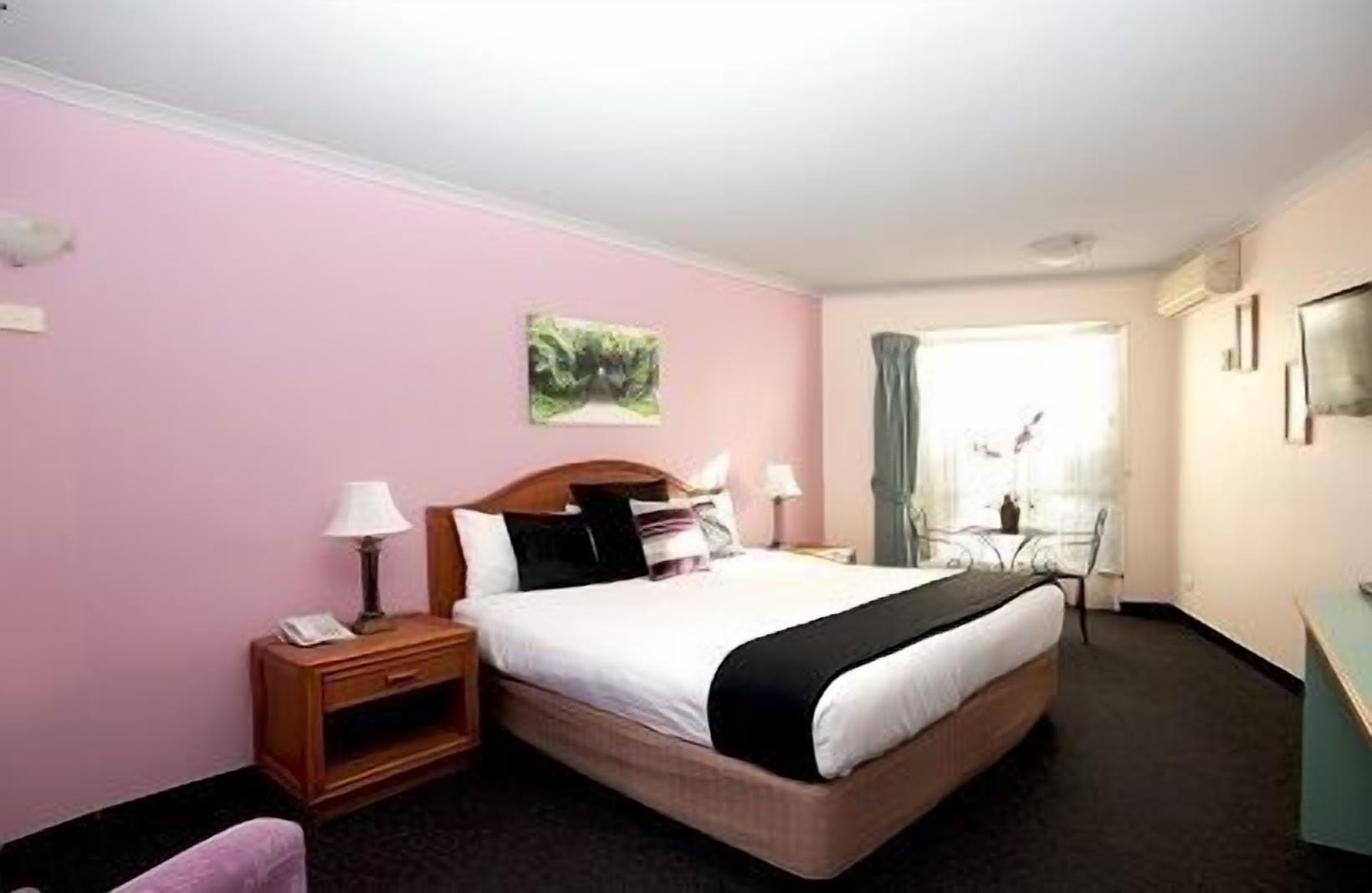 Sapphire Waters Motor Inn Меримбула Экстерьер фото