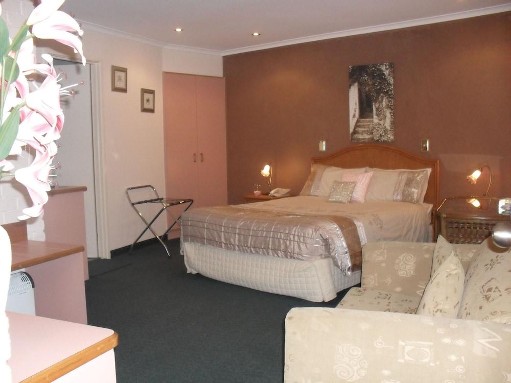 Sapphire Waters Motor Inn Меримбула Экстерьер фото