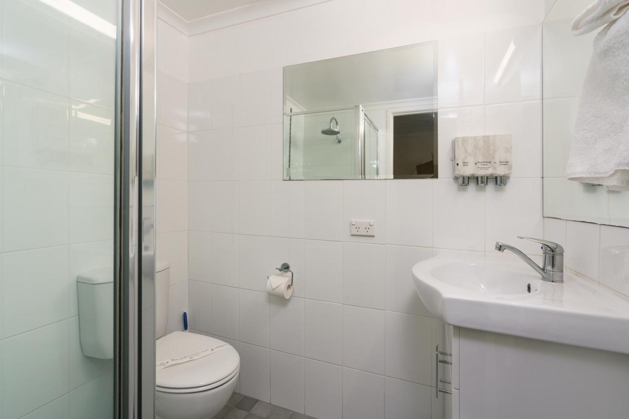 Sapphire Waters Motor Inn Меримбула Экстерьер фото