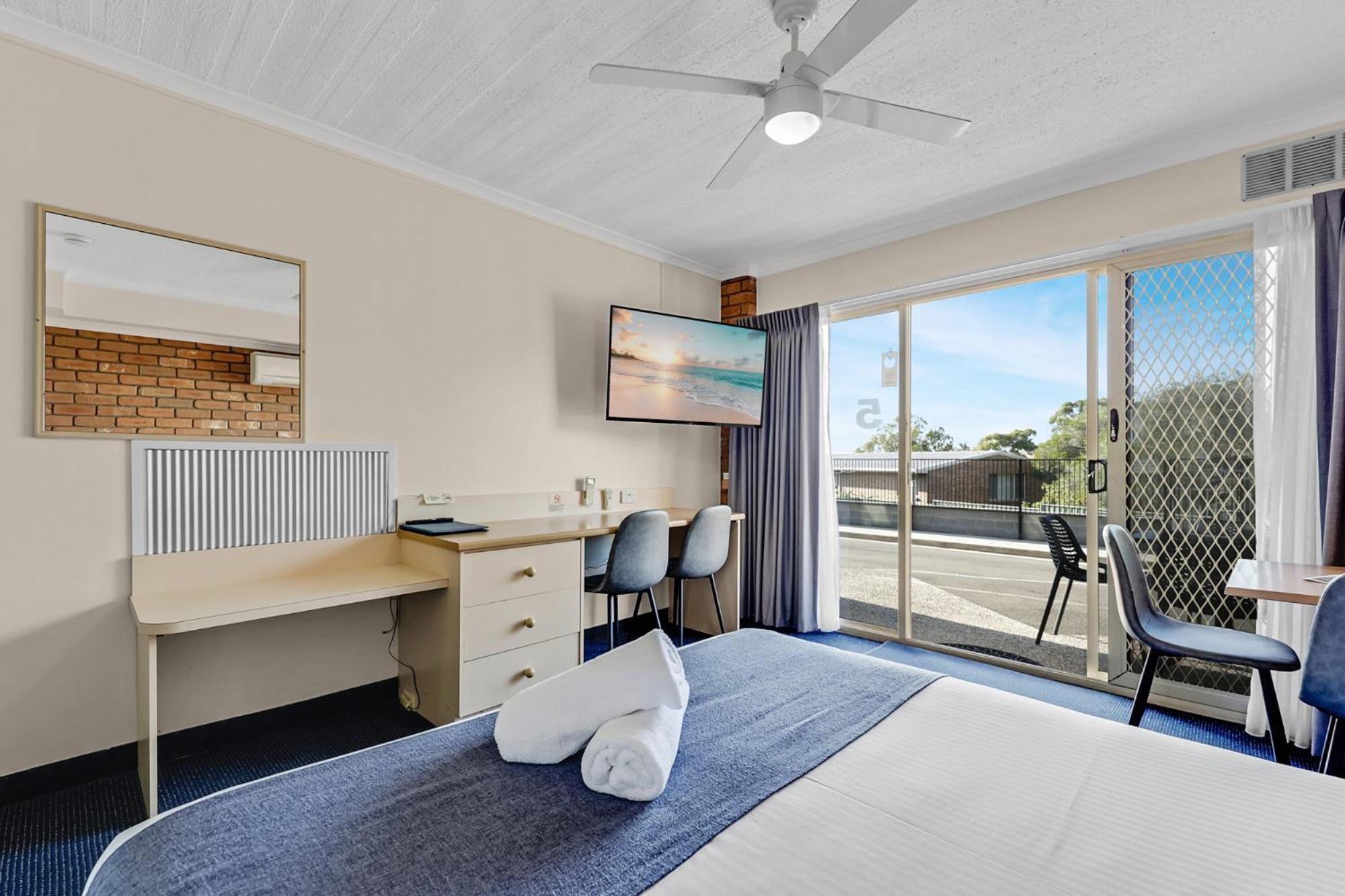 Sapphire Waters Motor Inn Меримбула Экстерьер фото