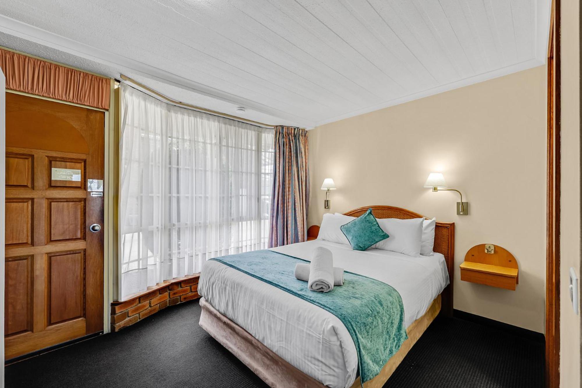 Sapphire Waters Motor Inn Меримбула Экстерьер фото