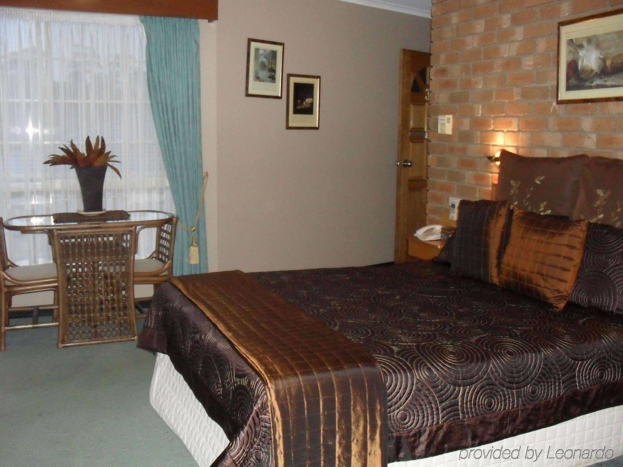 Sapphire Waters Motor Inn Меримбула Номер фото