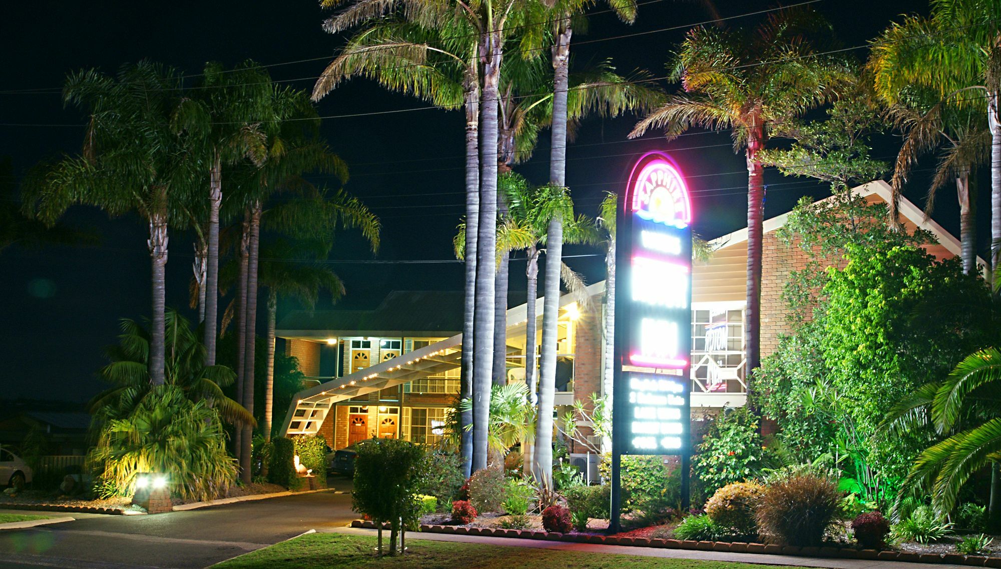 Sapphire Waters Motor Inn Меримбула Экстерьер фото